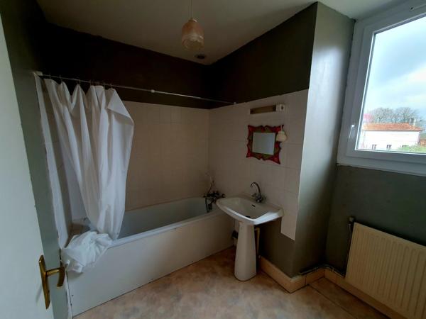 Maison de bourg à Verteillac (24) - 85M² - 5 Pièces - 3 Chambres - Jardin