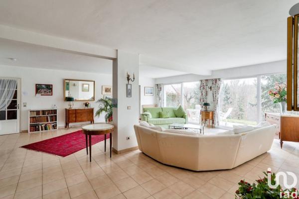 Maison 10 pièces de 250 m² à La Celle-Saint-Cloud (78170)