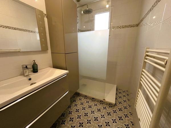 MAISON DE PLAIN-PIED RENOVEE SUR S/SOL AVEC TERRAIN CLOS ET