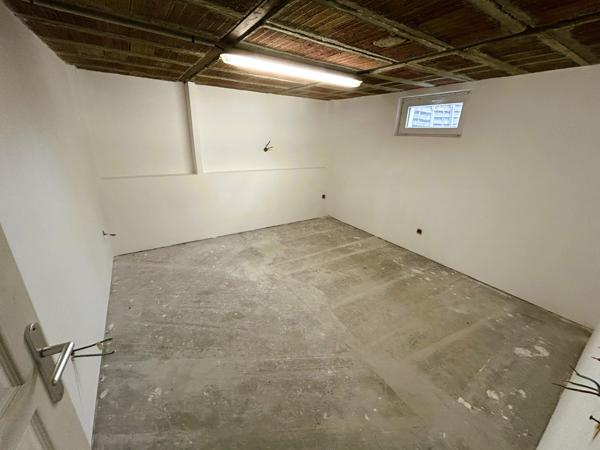 MAISON DE PLAIN-PIED RENOVEE SUR S/SOL AVEC TERRAIN CLOS ET