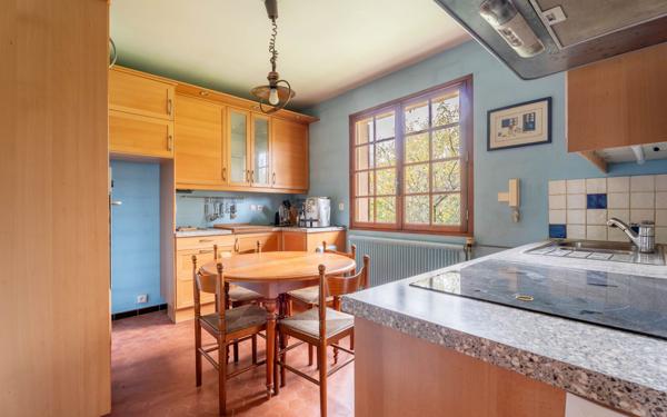 Maison à vendre    5 pièces • 143 m2 Saint-Genis-Laval