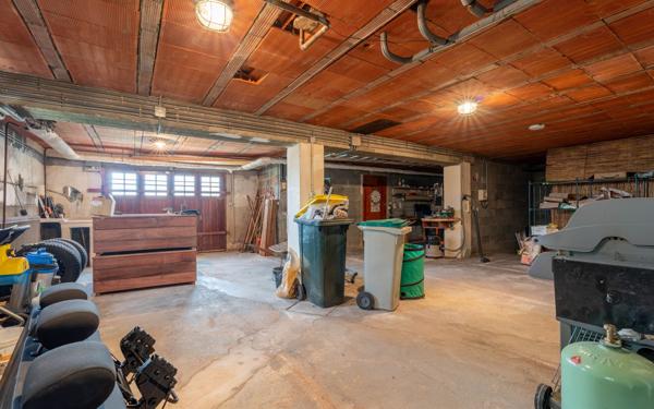 Maison à vendre    5 pièces • 143 m2 Saint-Genis-Laval