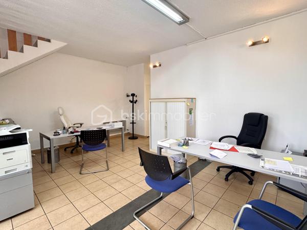 Local d'activités de 97,89 m²