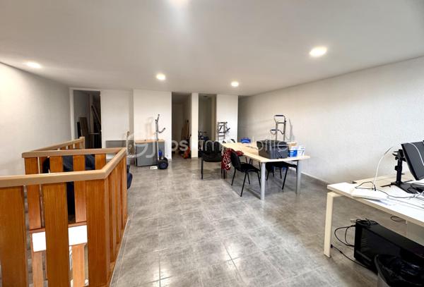 Local d'activités de 97,89 m²