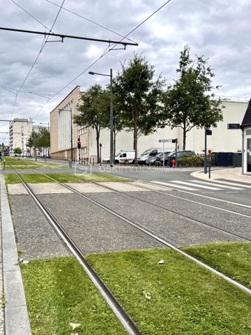 Local d'activités de 97,89 m²