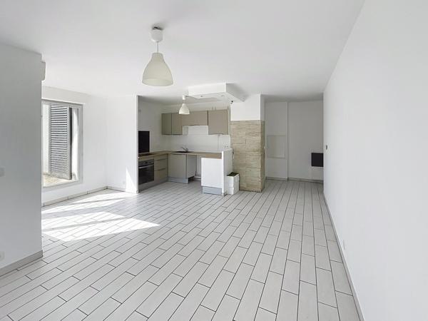 APPARTEMENT T4  -  76 M²  A  ATHIS-MONS - DPE C