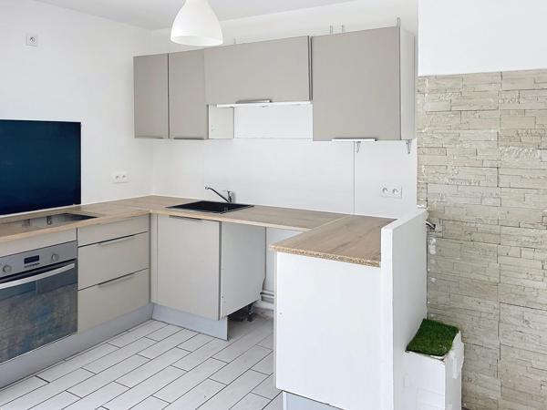 APPARTEMENT T4  -  76 M²  A  ATHIS-MONS - DPE C