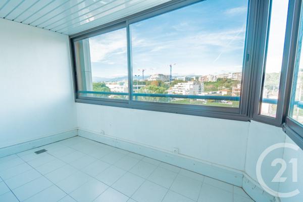 Appartement F3 à vendre  3 pièces - 99,09 m2 ST LAURENT DU VAR - 06