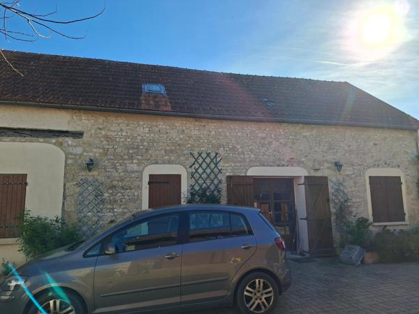 Maison de campagne dans hameau tranquille
