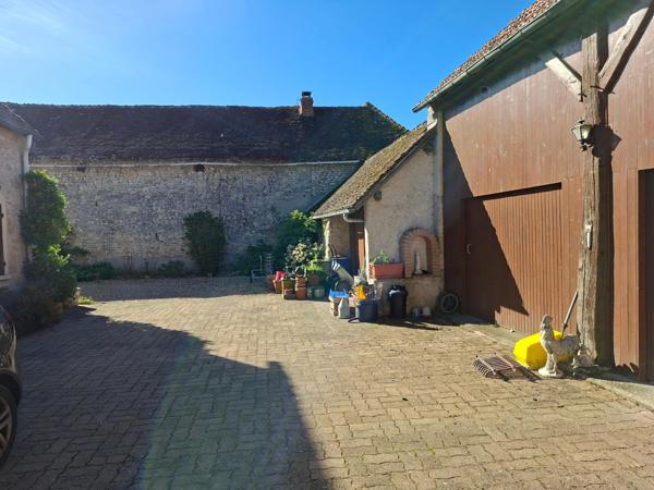 Maison de campagne dans hameau tranquille