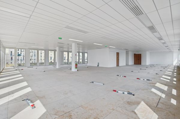 Bureaux neufs à louer Paris 19 immeuble labellisé au pied du RER E