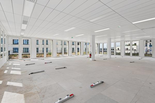 Bureaux neufs à louer Paris 19 immeuble labellisé au pied du RER E