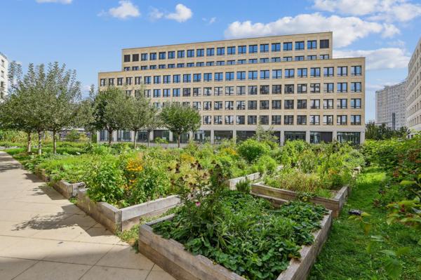 Bureaux neufs à louer Paris 19 immeuble labellisé au pied du RER E