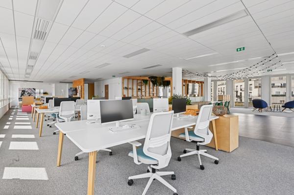 Bureaux neufs à louer Paris 19 immeuble labellisé au pied du RER E