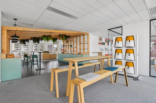 Bureaux neufs à louer Paris 19 immeuble labellisé au pied du RER E