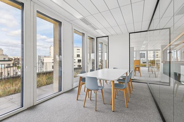 Bureaux neufs à louer Paris 19 immeuble labellisé au pied du RER E