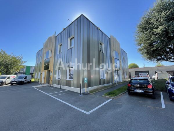 Bureaux rénovés à louer à Wasquehal – Surface divisible avec parkings et excellente accessibilité