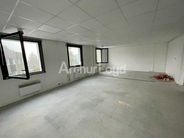 Bureaux rénovés à louer à Wasquehal – Surface divisible avec parkings et excellente accessibilité