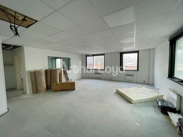Bureaux rénovés à louer à Wasquehal – Surface divisible avec parkings et excellente accessibilité