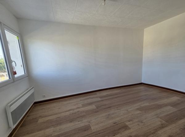 Maison à vendre 93 400 € Saint-Seurin-sur-l'Isle 2 p 44 m² DPE E