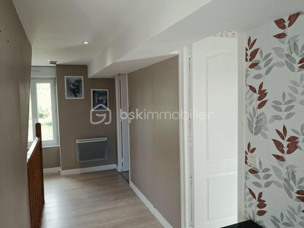 Le Molay-Littry – Charmante maison en pierre rénovée avec fort potentiel, au calme de la campagne

À seulement quelques minutes des commerces et des commodités du Molay-Littry, découvrez cette jolie maison en pierre mitoyenne, entièrement rénovée avec goût, nichée dans un environnement paisible et verdoyant, à l'abri des regards. Un véritable havre de paix où vous profiterez du calme de la campagne tout en restant proche de la ville.

Dès l'entrée, vous serez séduits par une belle pièce de vie lumineuse comprenant  une cuisine aménagée et entièrement équipée. Un couloir dessert un WC indépendant , une jolie dalle de bain, un salon/séjour convivial avec possibilité d'installer un poêle à granulés. Un garage attenant offre un véritable potentiel d'aménagement en chambre, idéal pour créer une vie de plain-pied.

À l'étage, un couloir dessert trois belles chambres confortables ainsi qu'une salle d'eau moderne. 
Un grenier parfaitement isolé vient compléter l'ensemble et offre un espace de stockage appréciable.

À l'extérieur, vous profiterez d'un magnifique terrain d'environ 2 100 m², dont une partie est constructible, laissant libre cours à vos projets d'extension ou de construction. Les amateurs de convivialité apprécieront le terrain de pétanque, parfait pour partager de bons moments en famille ou entre amis.

Une dépendance à rénover représente une belle opportunité pour développer une activité de gîte, de chambres d'hôtes, un atelier ou un espace indépendant. Deux abris de stockage complètent également cette propriété.

Les atouts de ce bien :
Environnement calme à l'abri des regards.
Maison entièrement rénovée, aucun travaux à prévoir.
Portail motorisé.
Assainissement individuel conforme avec fosse septique ayant reçu un avis favorable.
Garage aménageable en chambre pour une vie de plain-pied.
Terrain de 2 100 m² avec partie constructible.
Dépendance offrant un beau potentiel d'aménagement.
Terrain de pétanque.
Grenier isolé et espaces de stockage.
Cadre de vie privilégié, entre campagne et proximité immédiate des services.

Cette propriété s'adapte à de nombreux projets : résidence principale pour une famille en quête de tranquillité, résidence secondaire, activité de gîtes ou de chambres d'hôtes, investissement locatif ou encore projet d'agrandissement grâce à son terrain constructible.

Un bien rare offrant un cadre de vie privilégié et de nombreuses possibilités d'évolution. 
Une visite s'impose pour découvrir tout son potentiel.
Contactez-moi sans tarder pour organiser une visite ! 
«Les informations sur les risques auxquels ce bien est exposé sont disponibles sur le site Géorisques :www.georisques.gouv.fr».
