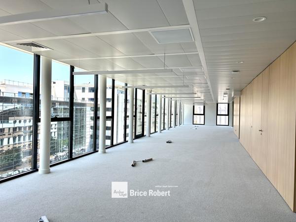 Bureaux à louer à Lyon rénovés avec services en plein quartier Part Dieu