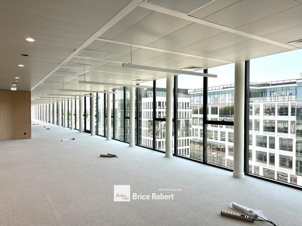 Bureaux à louer à Lyon rénovés avec services en plein quartier Part Dieu