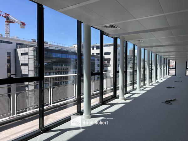 Bureaux à louer à Lyon rénovés avec services en plein quartier Part Dieu