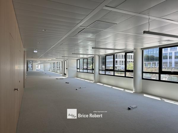 Bureaux à louer à Lyon rénovés avec services en plein quartier Part Dieu