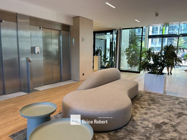 Bureaux à louer à Lyon rénovés avec services en plein quartier Part Dieu