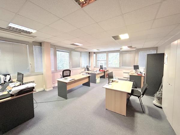 Bureaux à louer à Bruges 195 m² avec 8 places de parking incluses