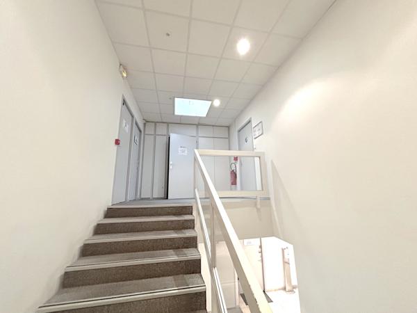 Bureaux à louer à Bruges 195 m² avec 8 places de parking incluses