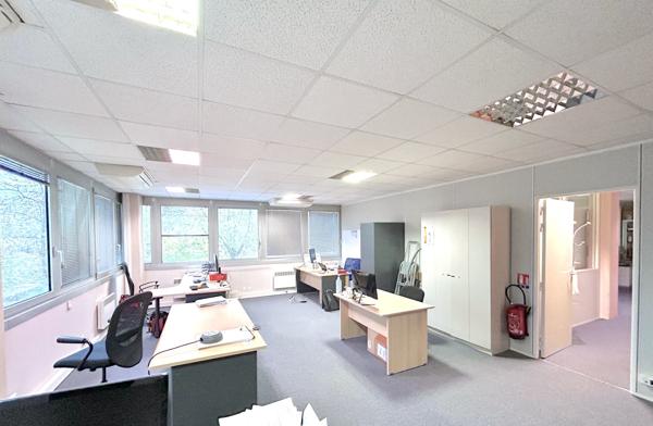 Bureaux à louer à Bruges 195 m² avec 8 places de parking incluses