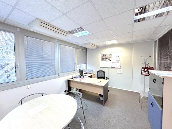 Bureaux à louer à Bruges 195 m² avec 8 places de parking incluses