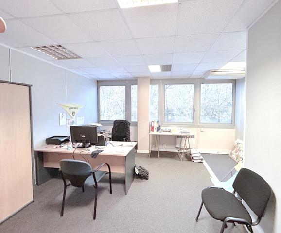 Bureaux à louer à Bruges 195 m² avec 8 places de parking incluses