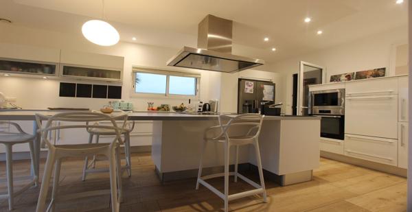 UNE SENSATIONNELLE CONTEMPORAINE D'ARCHITECTE, ENTRE QUIMPER & FOUESNANT. - L'agence Immobilier & Associés
