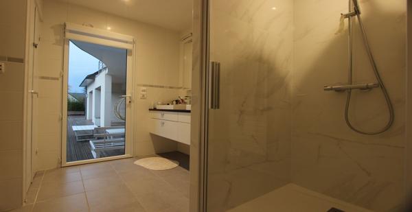 UNE SENSATIONNELLE CONTEMPORAINE D'ARCHITECTE, ENTRE QUIMPER & FOUESNANT. - L'agence Immobilier & Associés