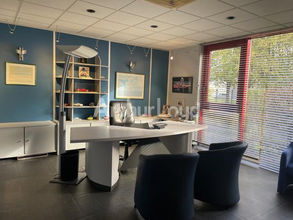 Immeuble de bureaux à vendre à Verquigneul avec parking et garages