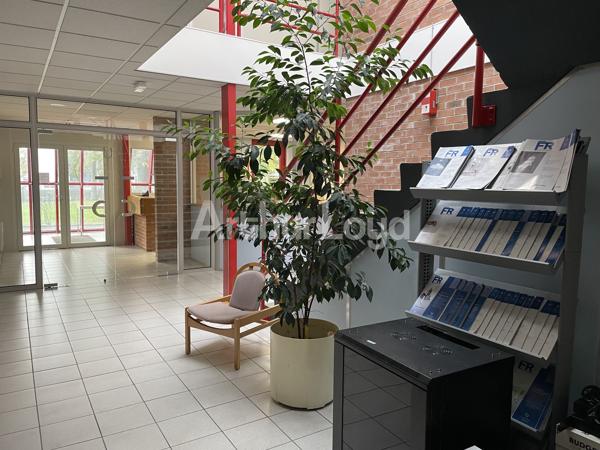 Immeuble de bureaux à vendre à Verquigneul avec parking et garages
