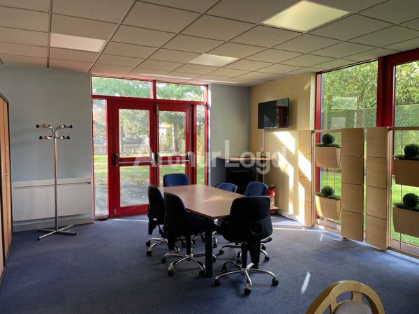 Immeuble de bureaux à vendre à Verquigneul avec parking et garages