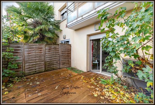 Vaujours à vendre studio 24 m2 avec terrasse et place de parking