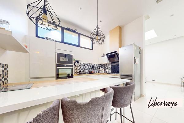 Maison atypique entièrement rénovée – 139,62 m² – DPE A – Jardin & garage de 40 m²
