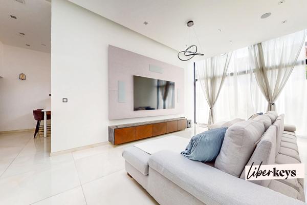 Maison atypique entièrement rénovée – 139,62 m² – DPE A – Jardin & garage de 40 m²