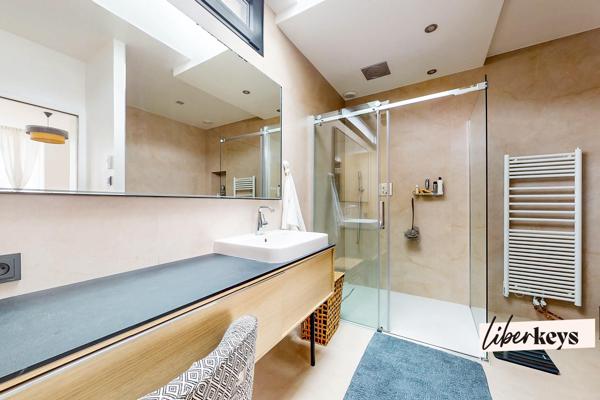 Maison atypique entièrement rénovée – 139,62 m² – DPE A – Jardin & garage de 40 m²