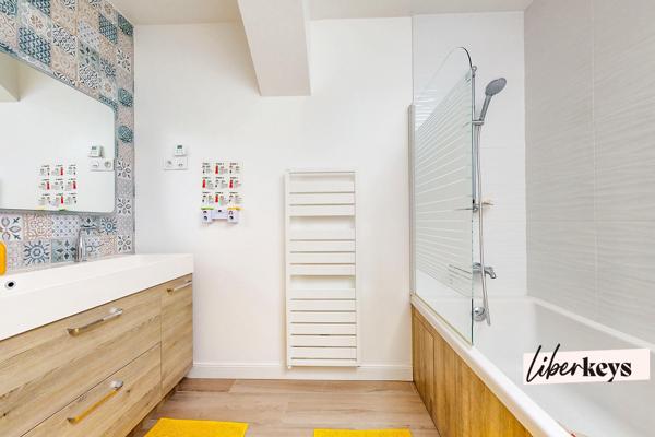 Maison atypique entièrement rénovée – 139,62 m² – DPE A – Jardin & garage de 40 m²