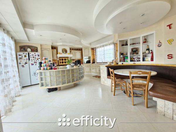 Maison 6 pièces - 242 m²