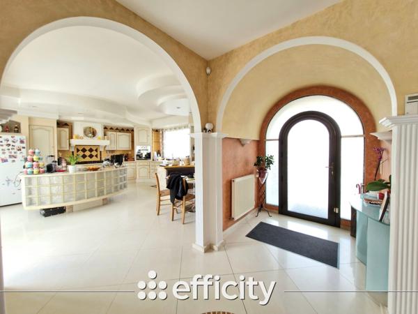 Maison 6 pièces - 242 m²