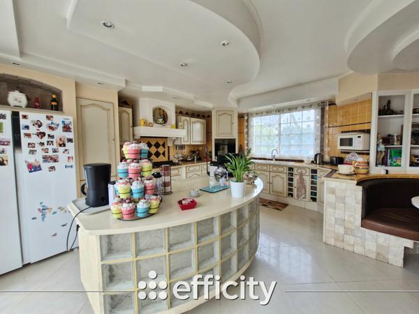 Maison 6 pièces - 242 m²