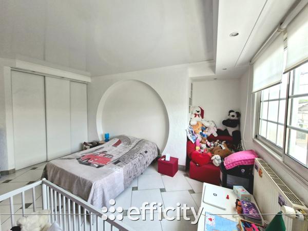 Maison 6 pièces - 242 m²