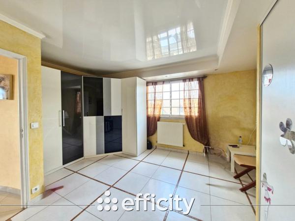 Maison 6 pièces - 242 m²